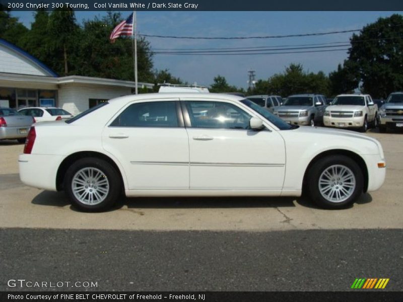 Cool Vanilla White / Dark Slate Gray 2009 Chrysler 300 Touring
