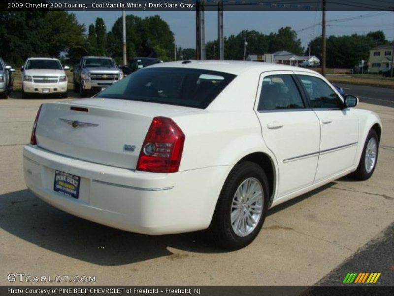 Cool Vanilla White / Dark Slate Gray 2009 Chrysler 300 Touring