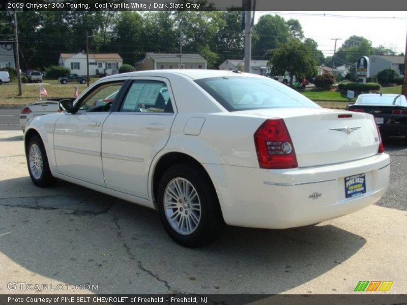 Cool Vanilla White / Dark Slate Gray 2009 Chrysler 300 Touring