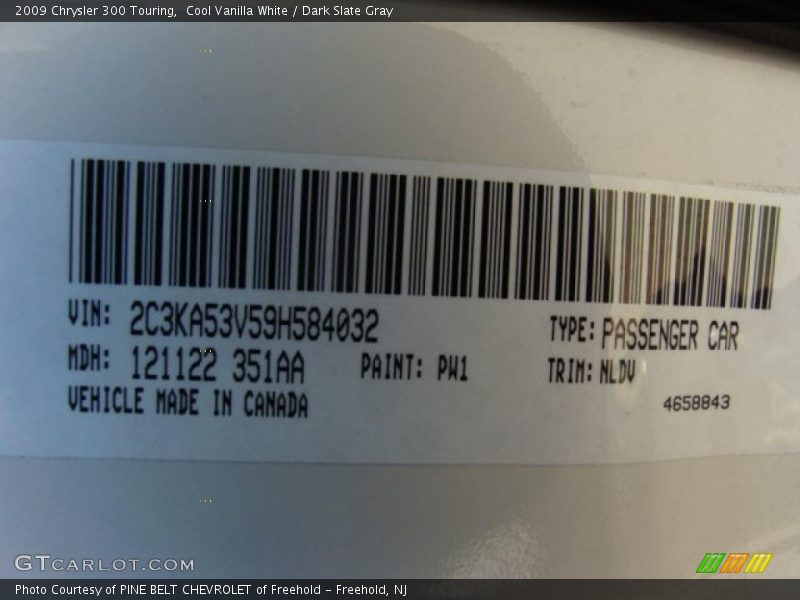 Cool Vanilla White / Dark Slate Gray 2009 Chrysler 300 Touring