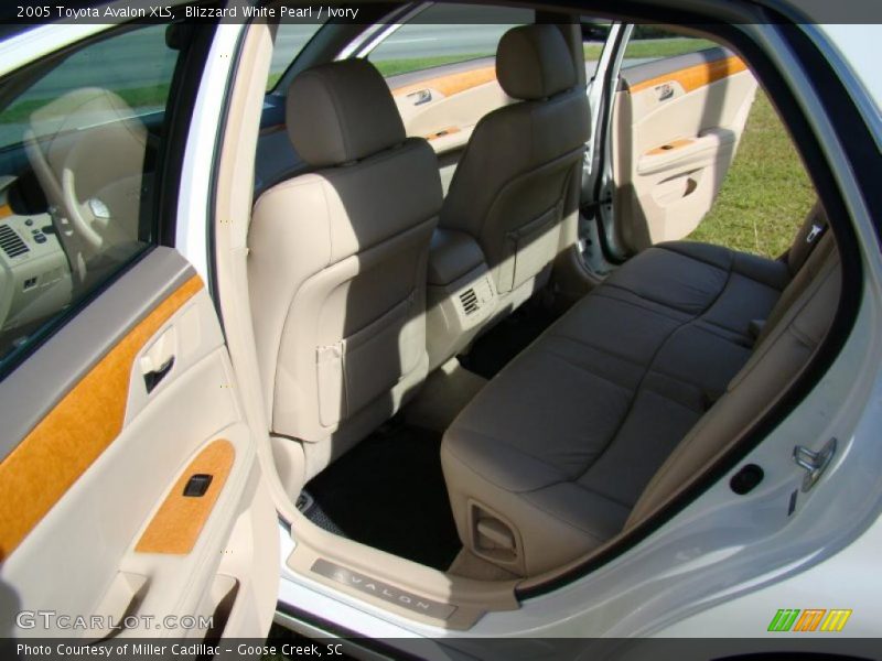 Blizzard White Pearl / Ivory 2005 Toyota Avalon XLS
