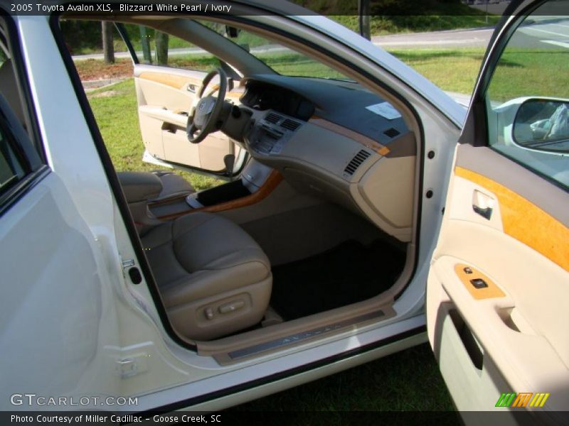 Blizzard White Pearl / Ivory 2005 Toyota Avalon XLS