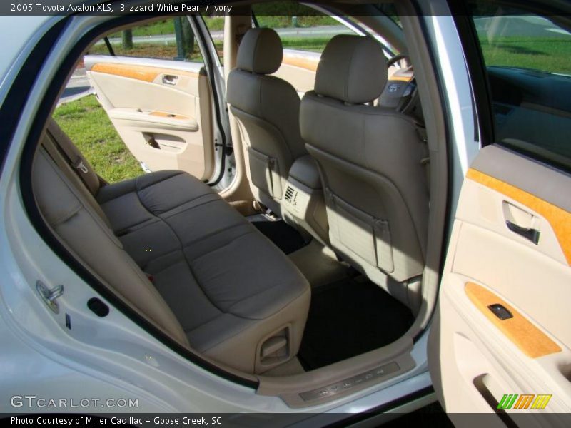 Blizzard White Pearl / Ivory 2005 Toyota Avalon XLS