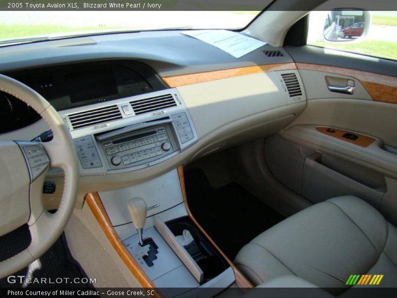 Blizzard White Pearl / Ivory 2005 Toyota Avalon XLS