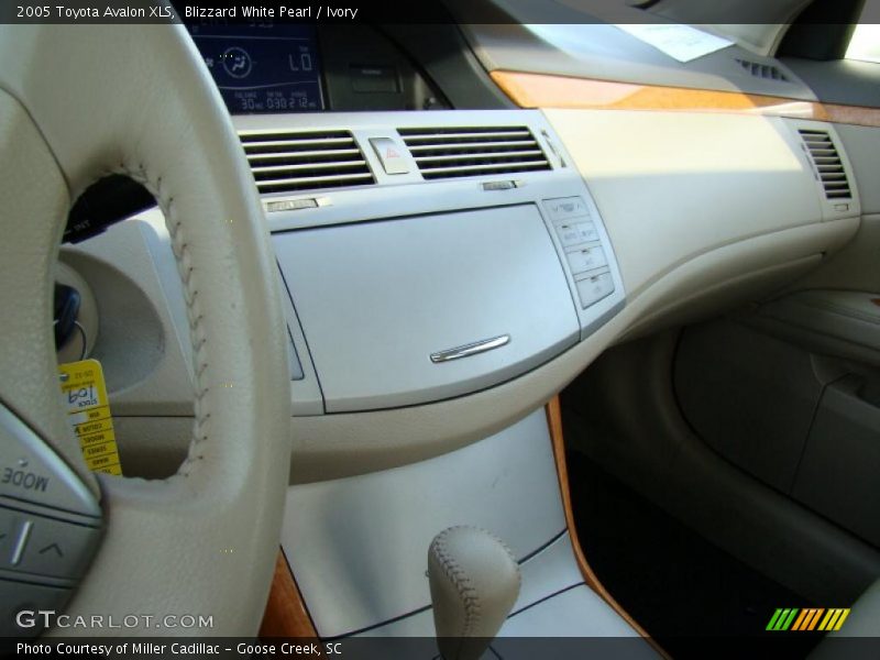 Blizzard White Pearl / Ivory 2005 Toyota Avalon XLS