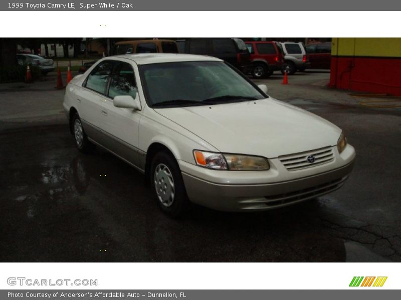 Super White / Oak 1999 Toyota Camry LE