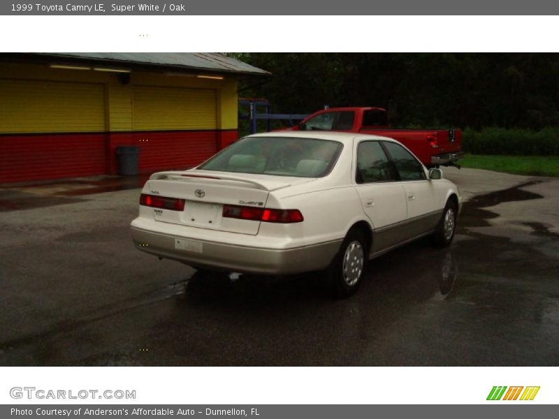 Super White / Oak 1999 Toyota Camry LE