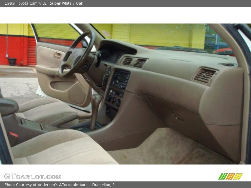 Super White / Oak 1999 Toyota Camry LE