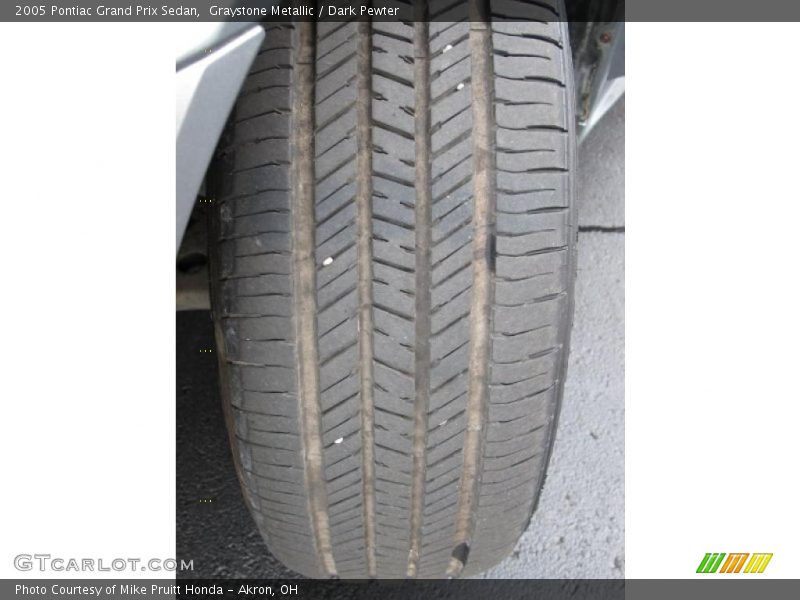Graystone Metallic / Dark Pewter 2005 Pontiac Grand Prix Sedan