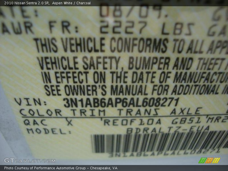 Aspen White / Charcoal 2010 Nissan Sentra 2.0 SR