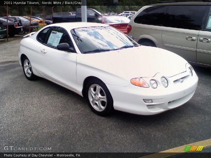 Nordic White / Black/Gray 2001 Hyundai Tiburon