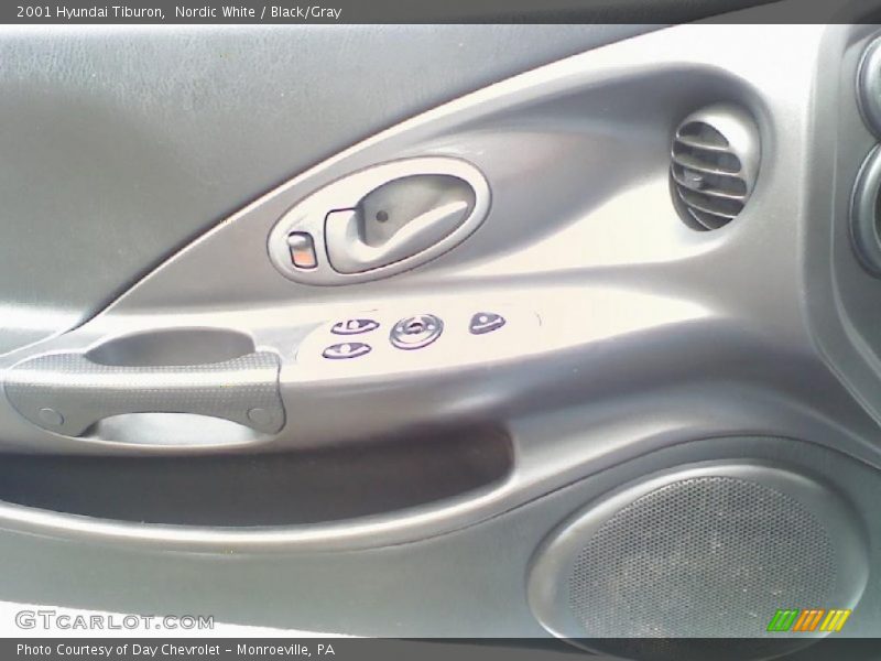 Nordic White / Black/Gray 2001 Hyundai Tiburon