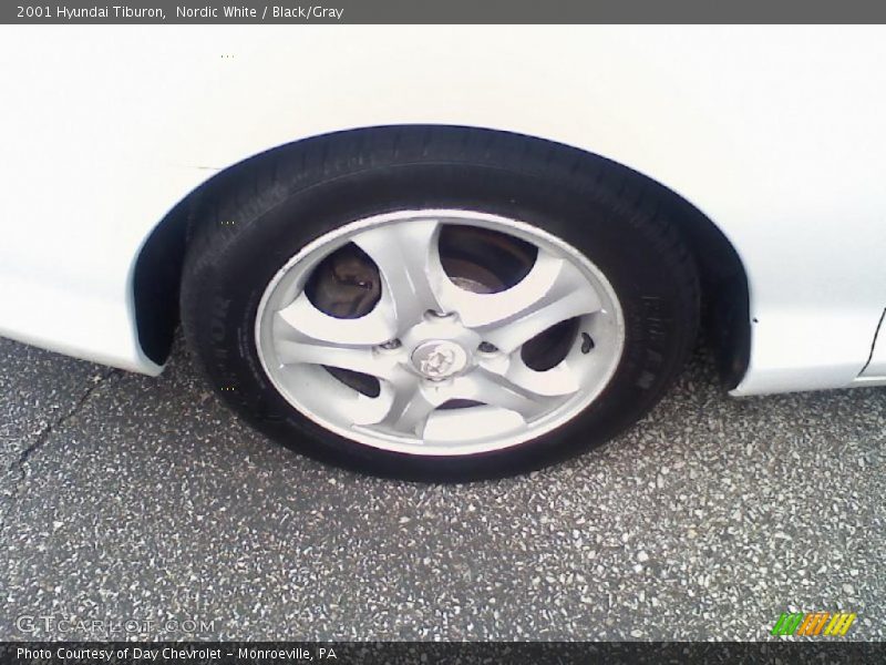 Nordic White / Black/Gray 2001 Hyundai Tiburon