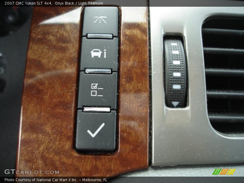 Onyx Black / Light Titanium 2007 GMC Yukon SLT 4x4