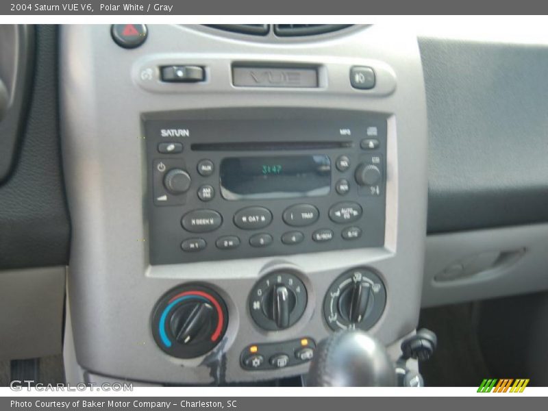 Polar White / Gray 2004 Saturn VUE V6