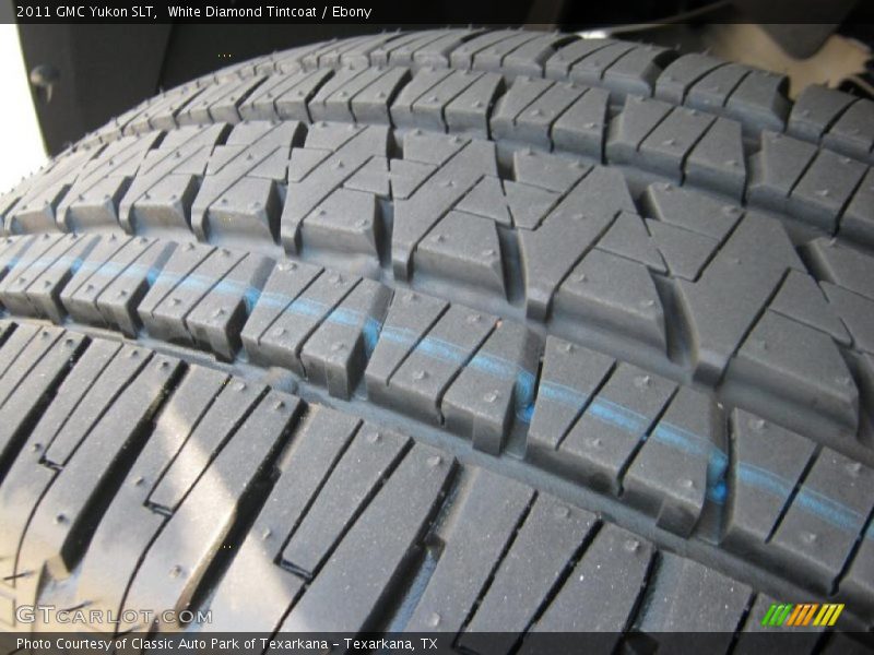White Diamond Tintcoat / Ebony 2011 GMC Yukon SLT