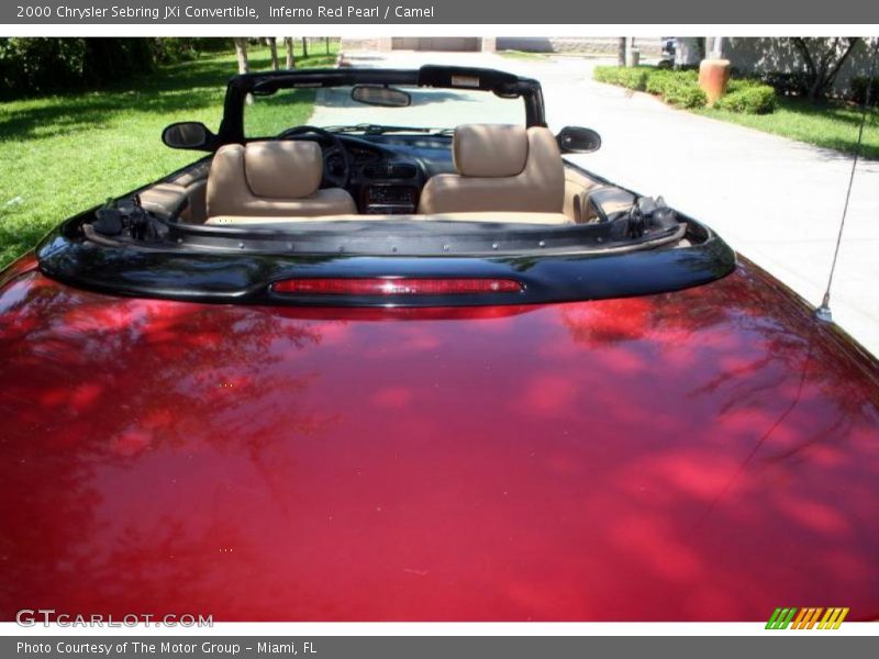 Inferno Red Pearl / Camel 2000 Chrysler Sebring JXi Convertible