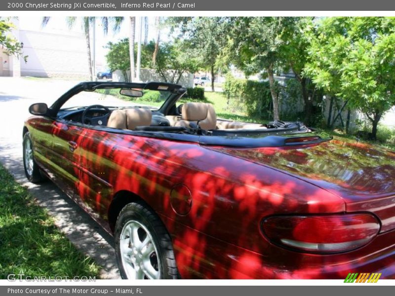 Inferno Red Pearl / Camel 2000 Chrysler Sebring JXi Convertible