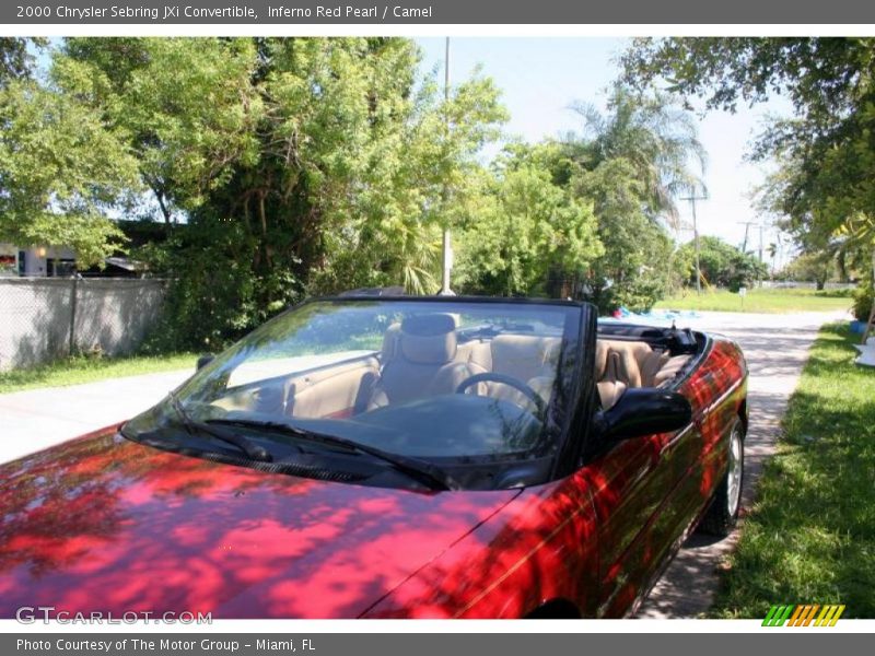 Inferno Red Pearl / Camel 2000 Chrysler Sebring JXi Convertible