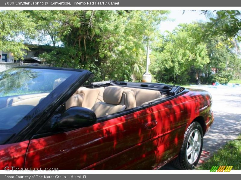 Inferno Red Pearl / Camel 2000 Chrysler Sebring JXi Convertible