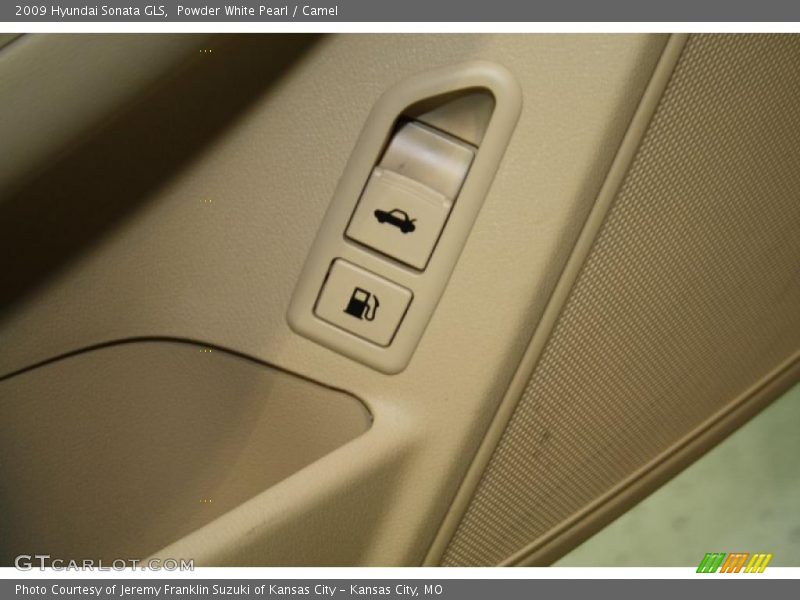 Powder White Pearl / Camel 2009 Hyundai Sonata GLS