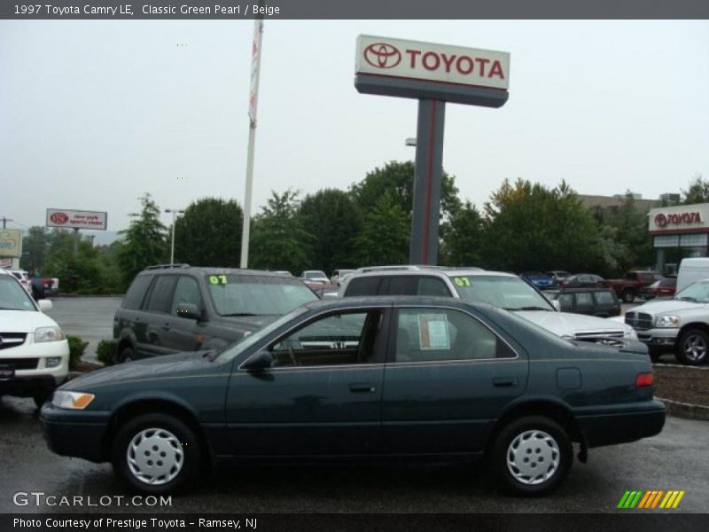 Classic Green Pearl / Beige 1997 Toyota Camry LE