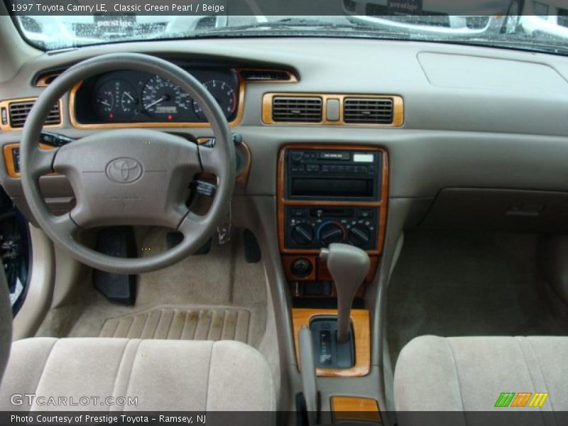 Classic Green Pearl / Beige 1997 Toyota Camry LE