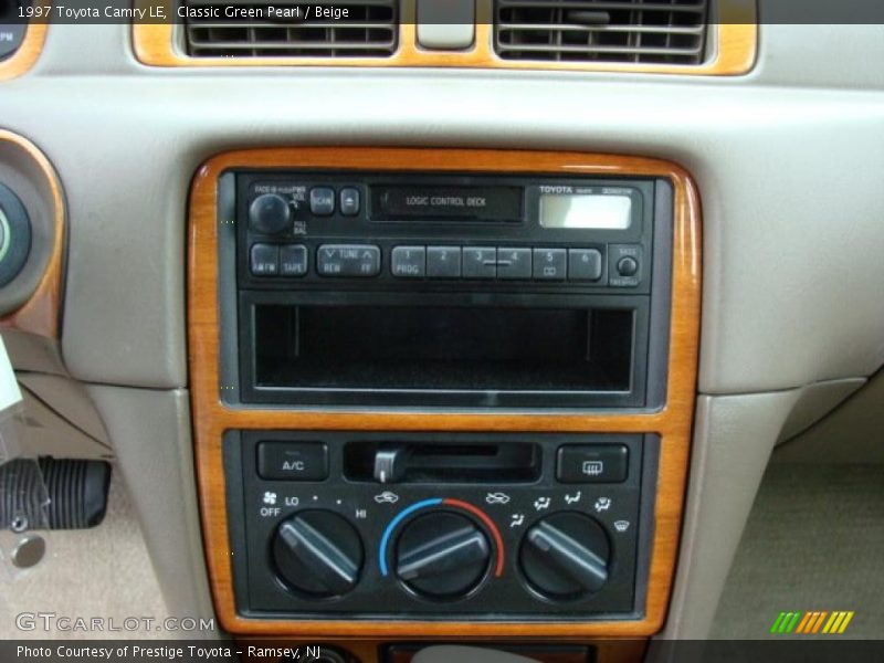Classic Green Pearl / Beige 1997 Toyota Camry LE