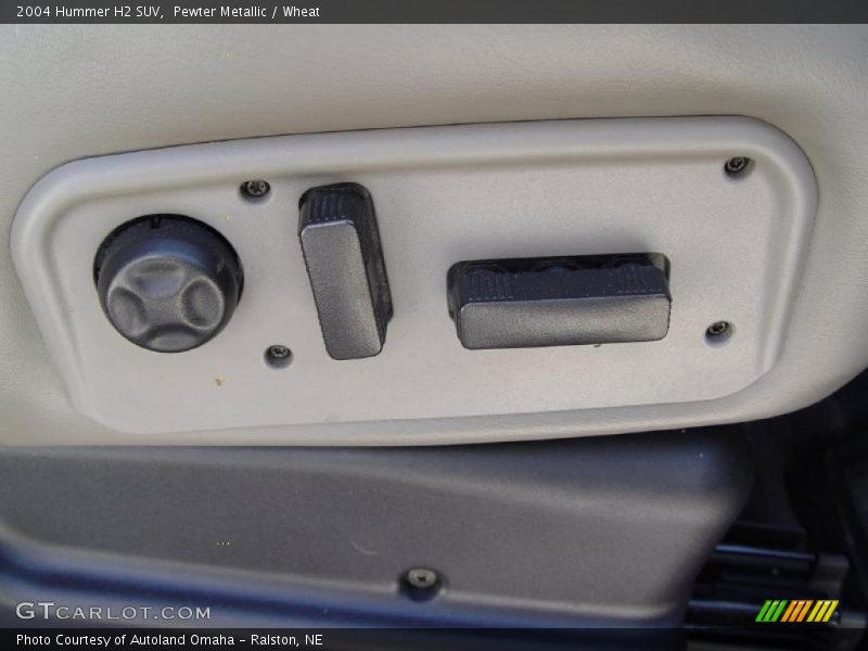 Pewter Metallic / Wheat 2004 Hummer H2 SUV