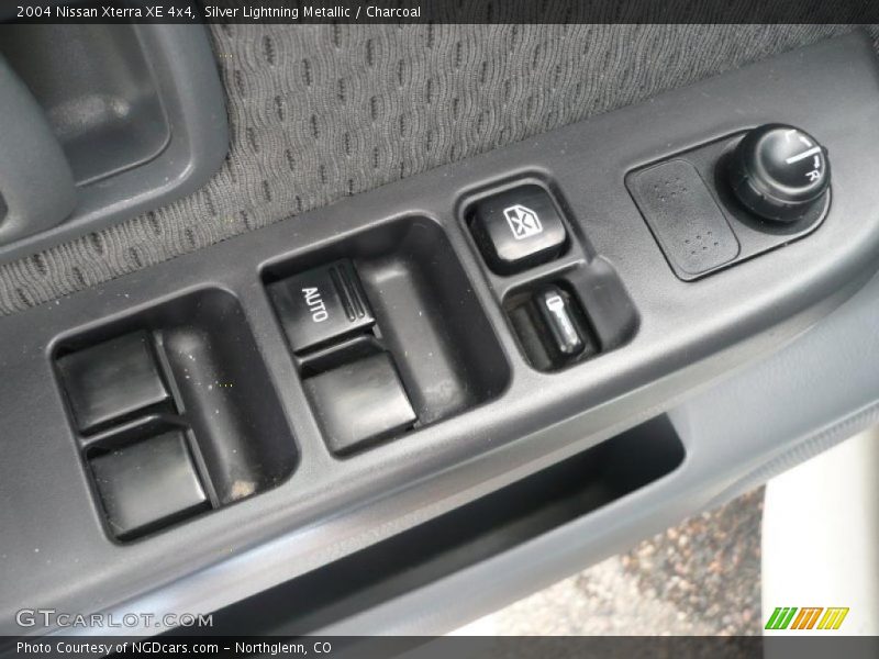 Silver Lightning Metallic / Charcoal 2004 Nissan Xterra XE 4x4