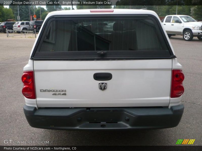 Bright White / Medium Slate Gray 2007 Dodge Dakota ST Club Cab 4x4