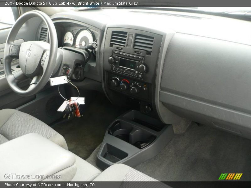 Bright White / Medium Slate Gray 2007 Dodge Dakota ST Club Cab 4x4