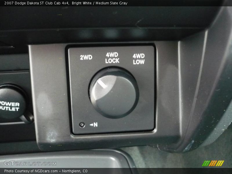 Bright White / Medium Slate Gray 2007 Dodge Dakota ST Club Cab 4x4