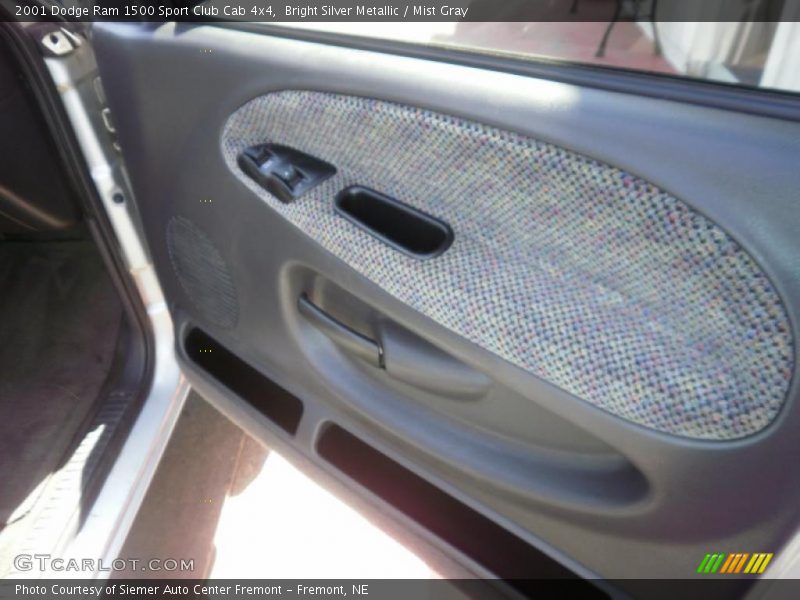 Bright Silver Metallic / Mist Gray 2001 Dodge Ram 1500 Sport Club Cab 4x4