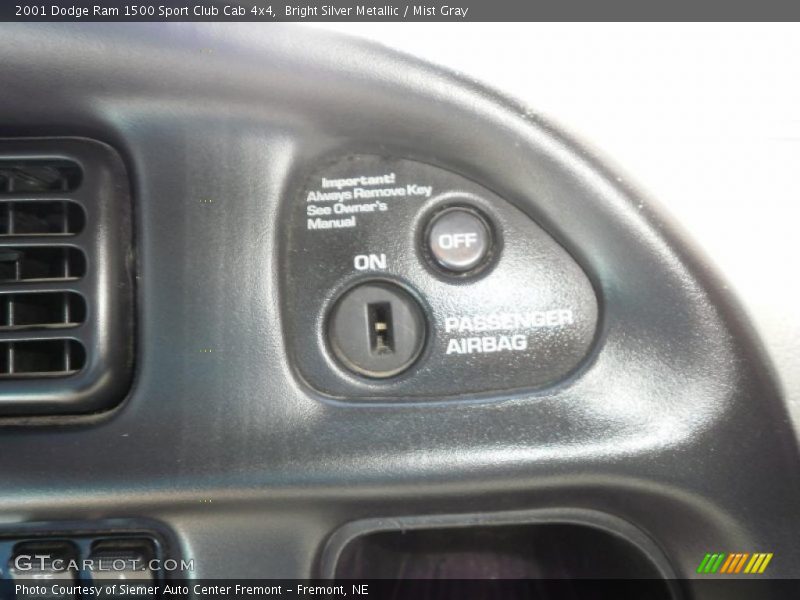 Bright Silver Metallic / Mist Gray 2001 Dodge Ram 1500 Sport Club Cab 4x4