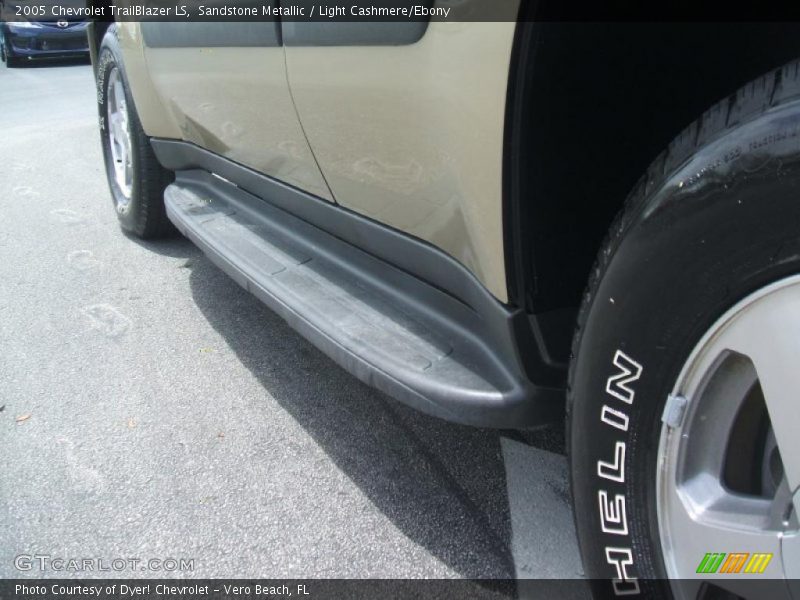 Sandstone Metallic / Light Cashmere/Ebony 2005 Chevrolet TrailBlazer LS