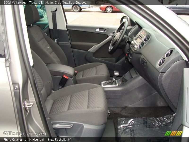 Alpine Grey Metallic / Charcoal 2009 Volkswagen Tiguan SE
