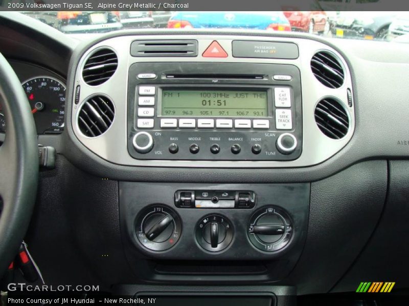 Alpine Grey Metallic / Charcoal 2009 Volkswagen Tiguan SE