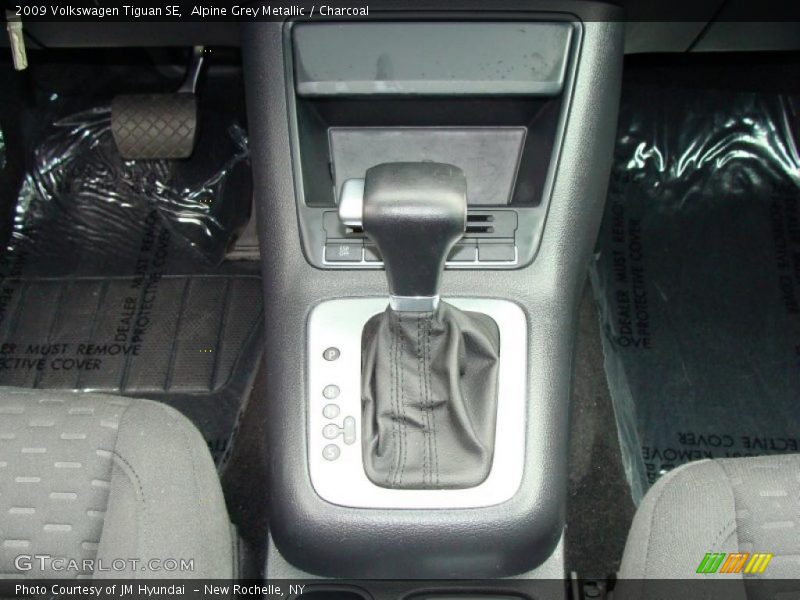 Alpine Grey Metallic / Charcoal 2009 Volkswagen Tiguan SE