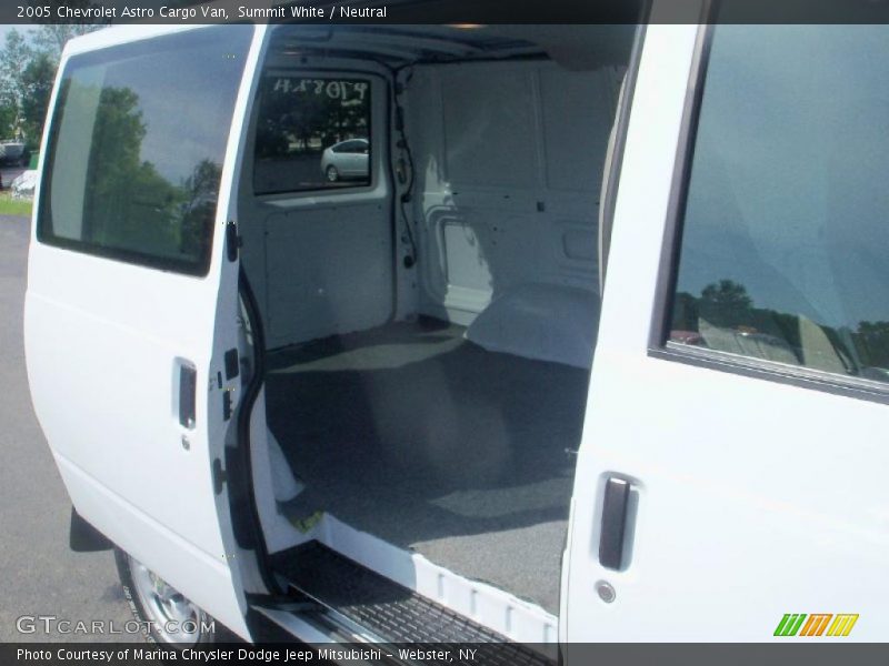 Summit White / Neutral 2005 Chevrolet Astro Cargo Van