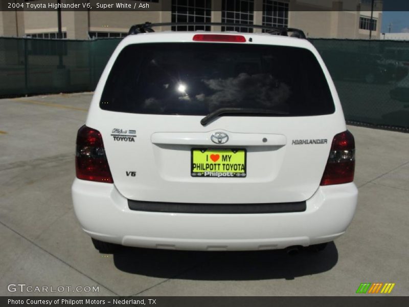 Super White / Ash 2004 Toyota Highlander V6
