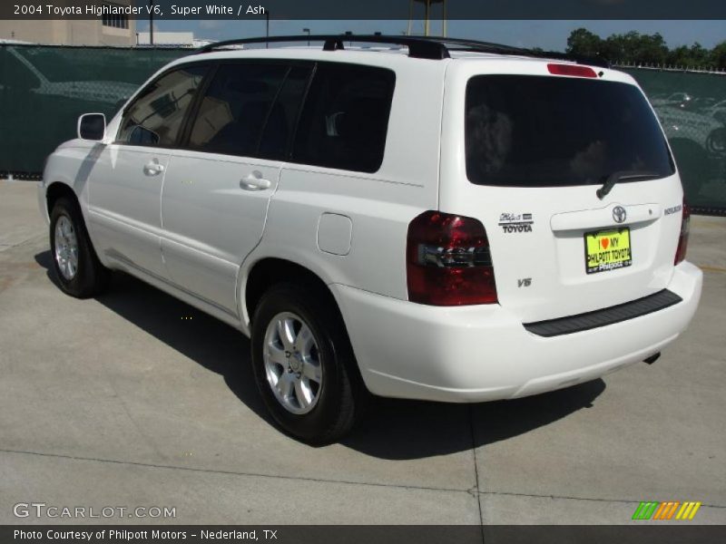 Super White / Ash 2004 Toyota Highlander V6