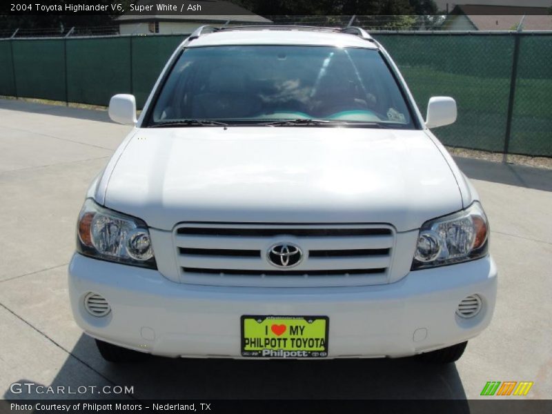 Super White / Ash 2004 Toyota Highlander V6