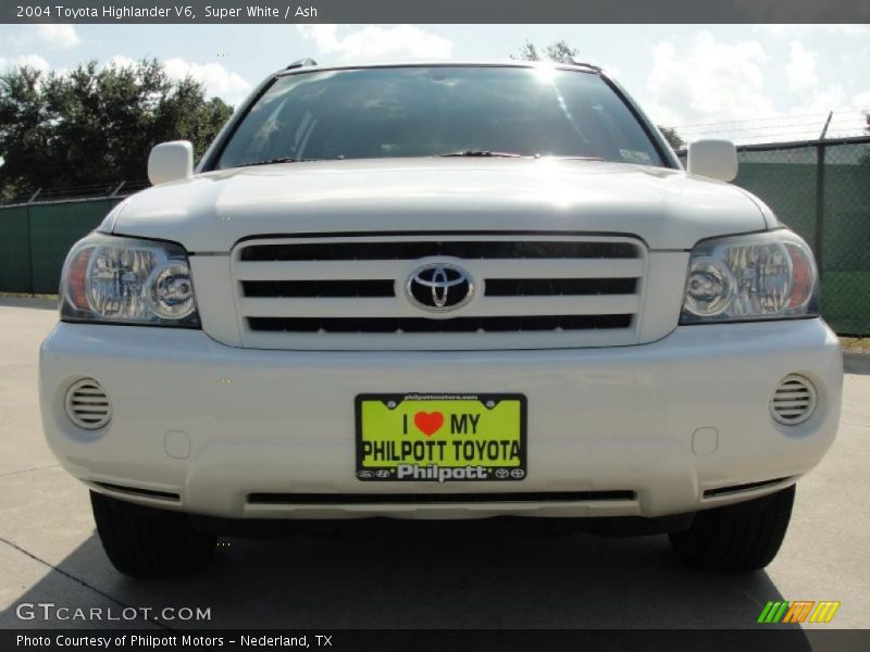 Super White / Ash 2004 Toyota Highlander V6