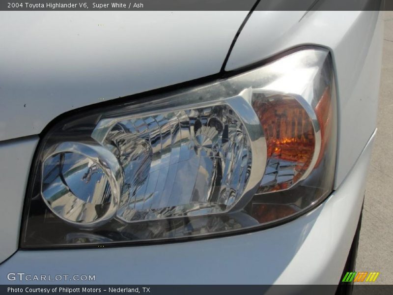 Super White / Ash 2004 Toyota Highlander V6