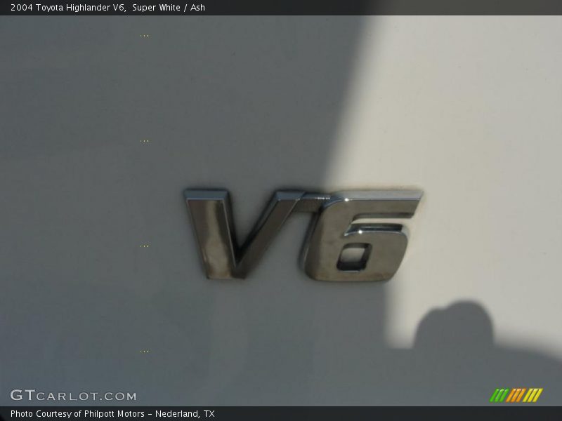Super White / Ash 2004 Toyota Highlander V6