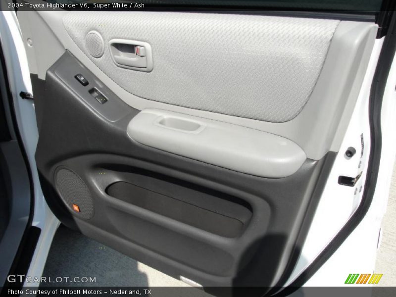 Super White / Ash 2004 Toyota Highlander V6
