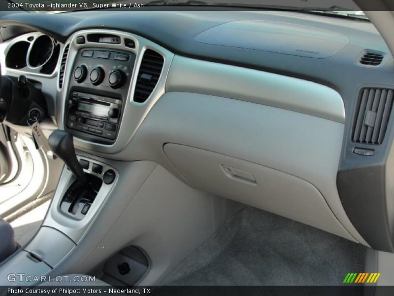 Super White / Ash 2004 Toyota Highlander V6