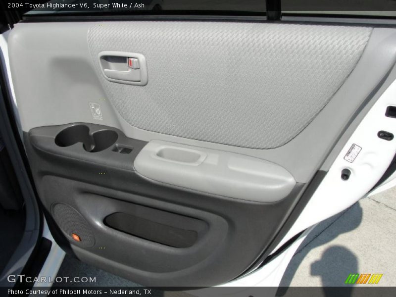 Super White / Ash 2004 Toyota Highlander V6