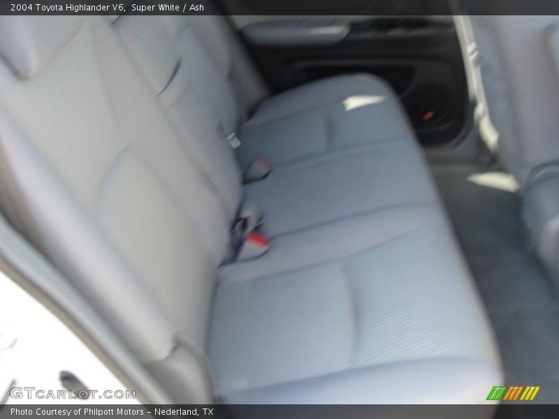 Super White / Ash 2004 Toyota Highlander V6